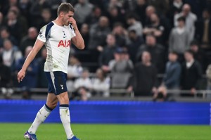 乐鱼体育-旧将：利物浦确实需要再引进一名中卫，范德芬似乎是不错的选择