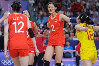 乐鱼体育官网-中国女排两连胜提前出线 拦防和小球串联仍需注意